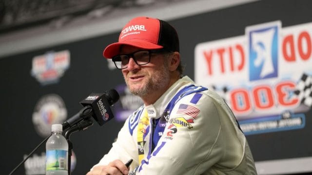 Dale Jr. Take on NASCAR Finale (2)