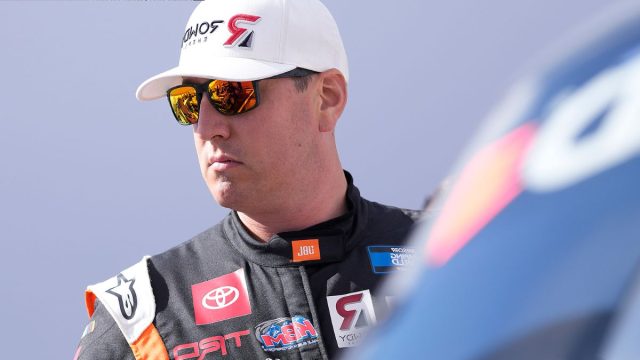 Kyle Busch Celebrates Thanksgiving (2)