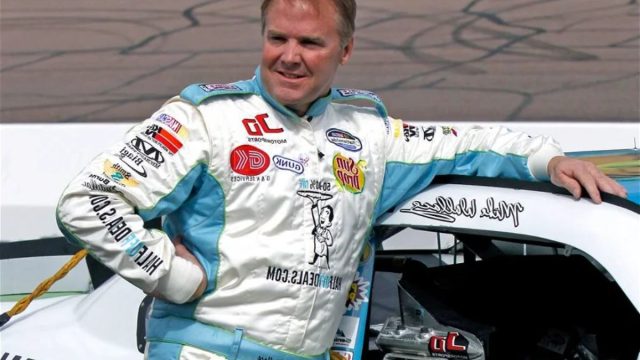 Mike Wallace Selfless Act (1)