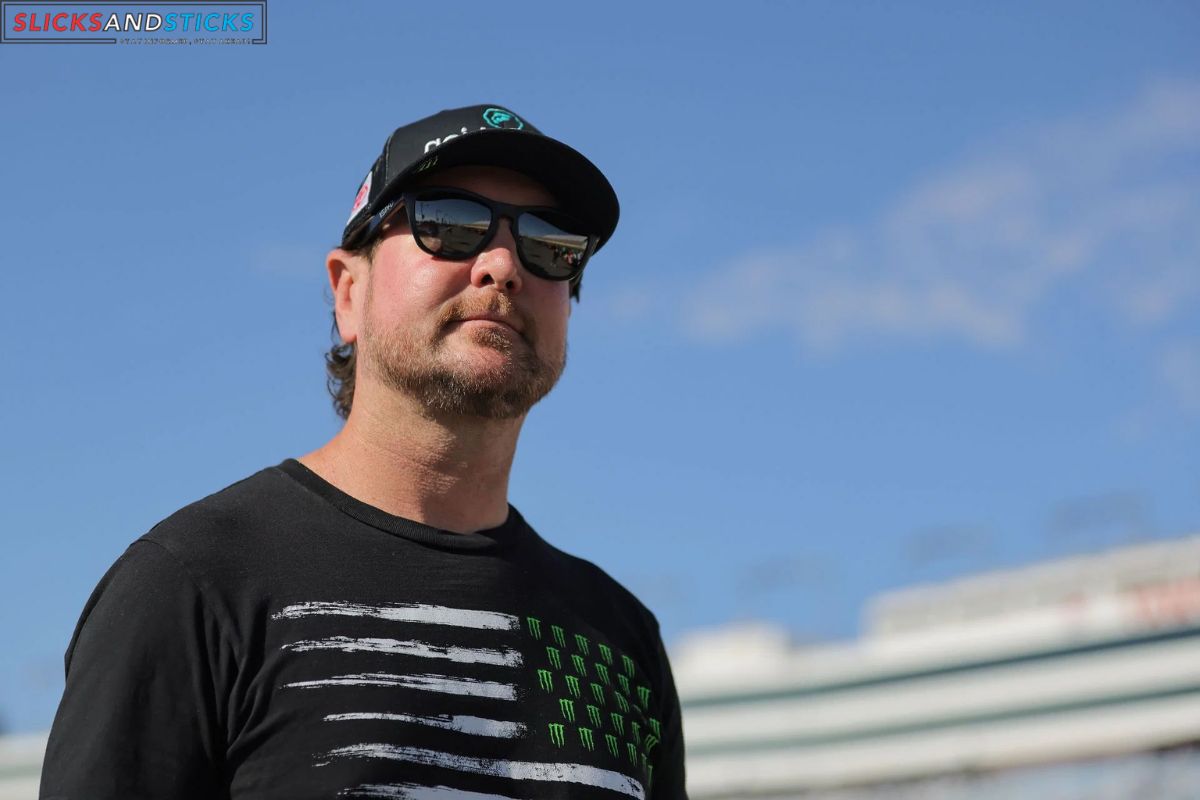 Kurt Busch Dedication (2)
