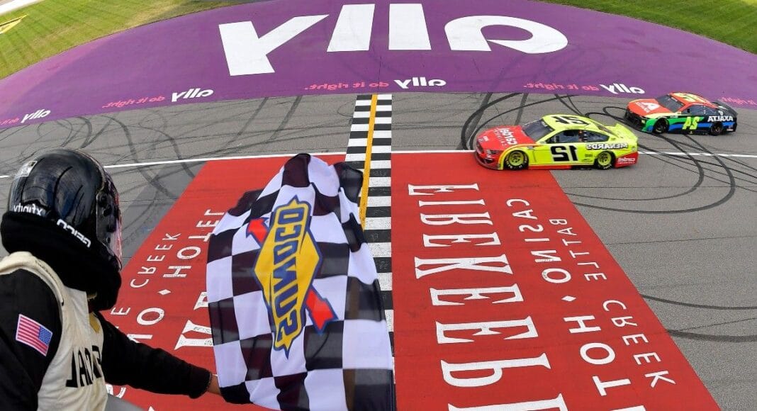 Story Behind NASCAR Flags (4)