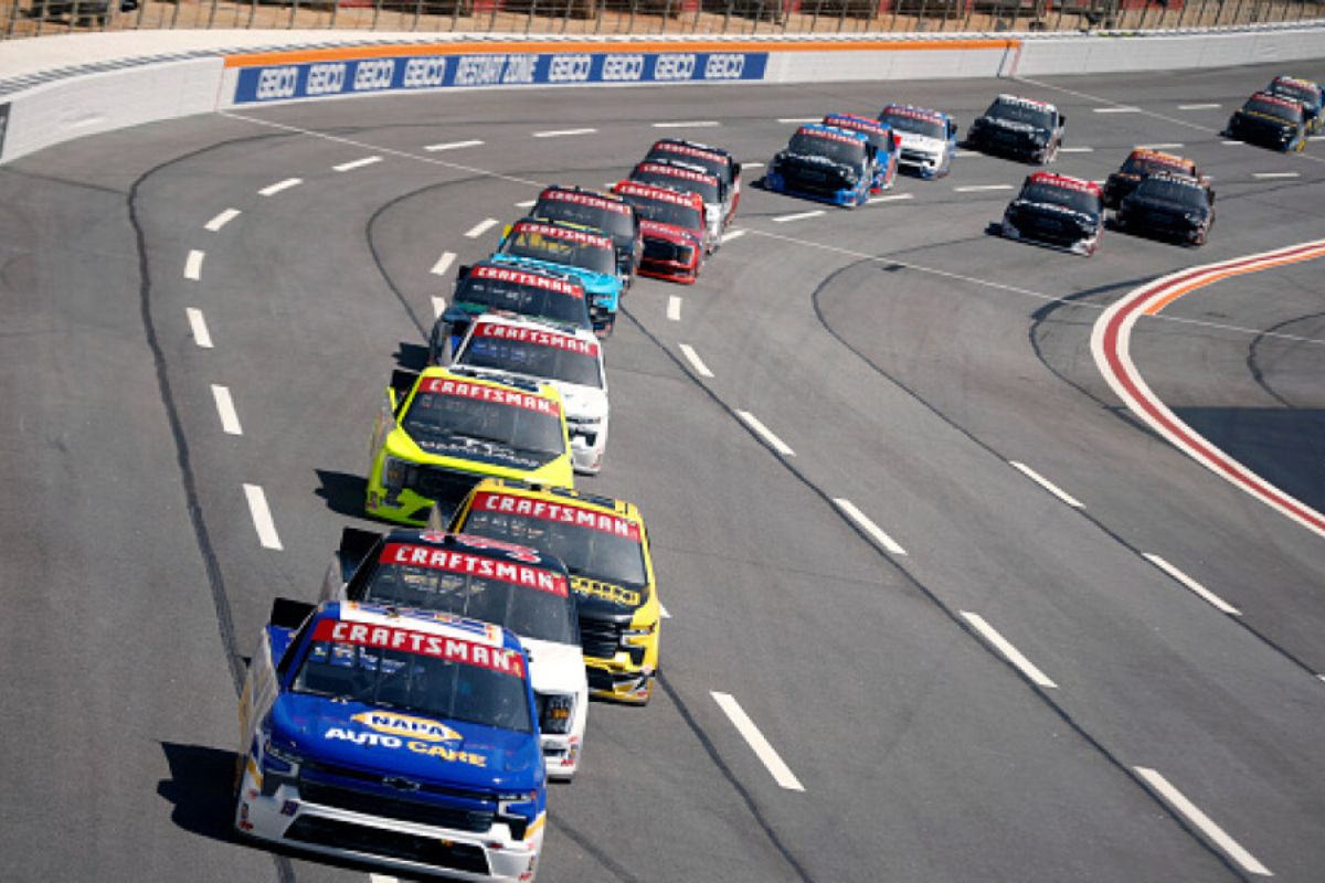 Bayley Currey's Truck Loses Roof Mid-Race (1)