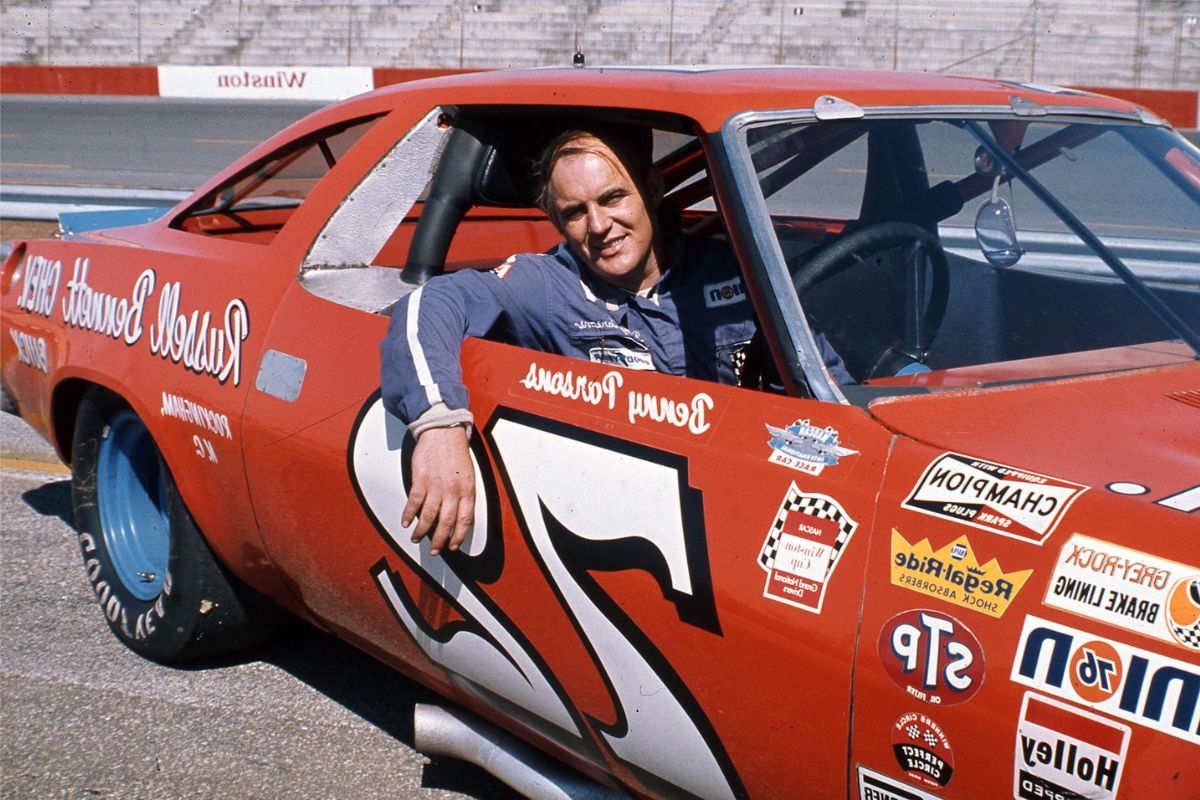 Bristol Red and White Wall Return (1)