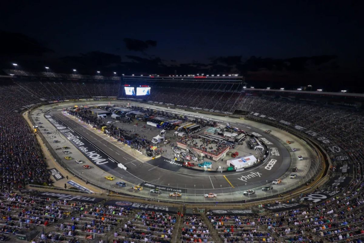 Bristol Red and White Wall Return (3)