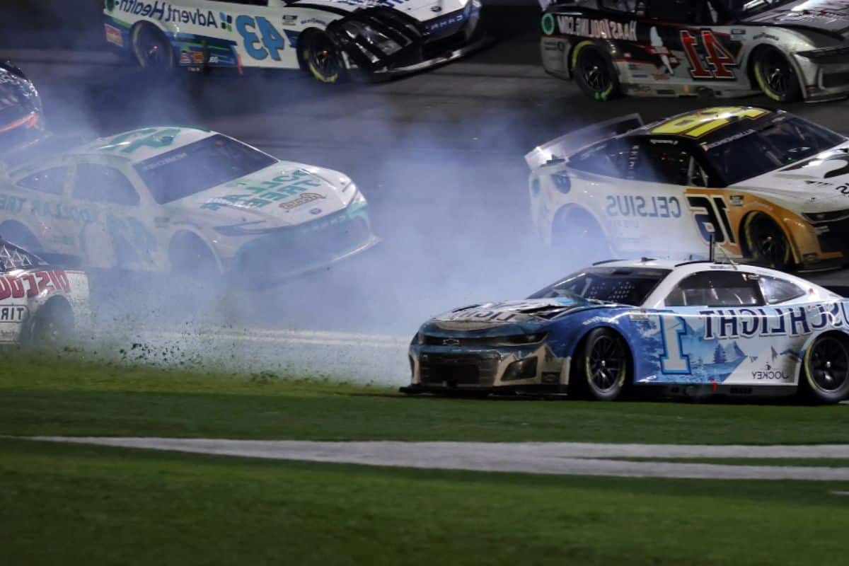 Daytona 500 Massive Wrecks (1)