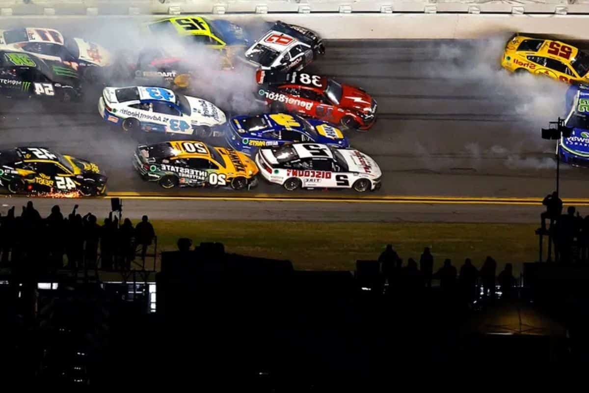 Daytona 500 Massive Wrecks (3)