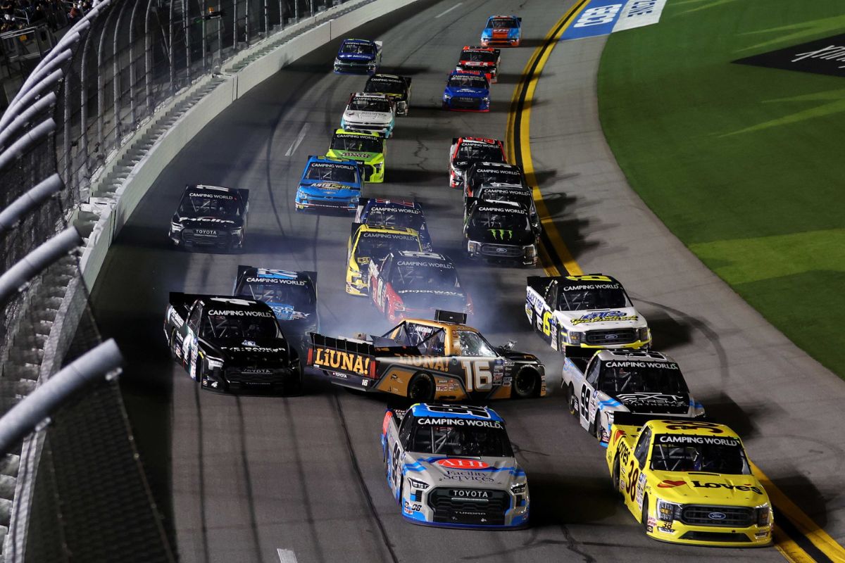 Daytona Truck Race Chaos