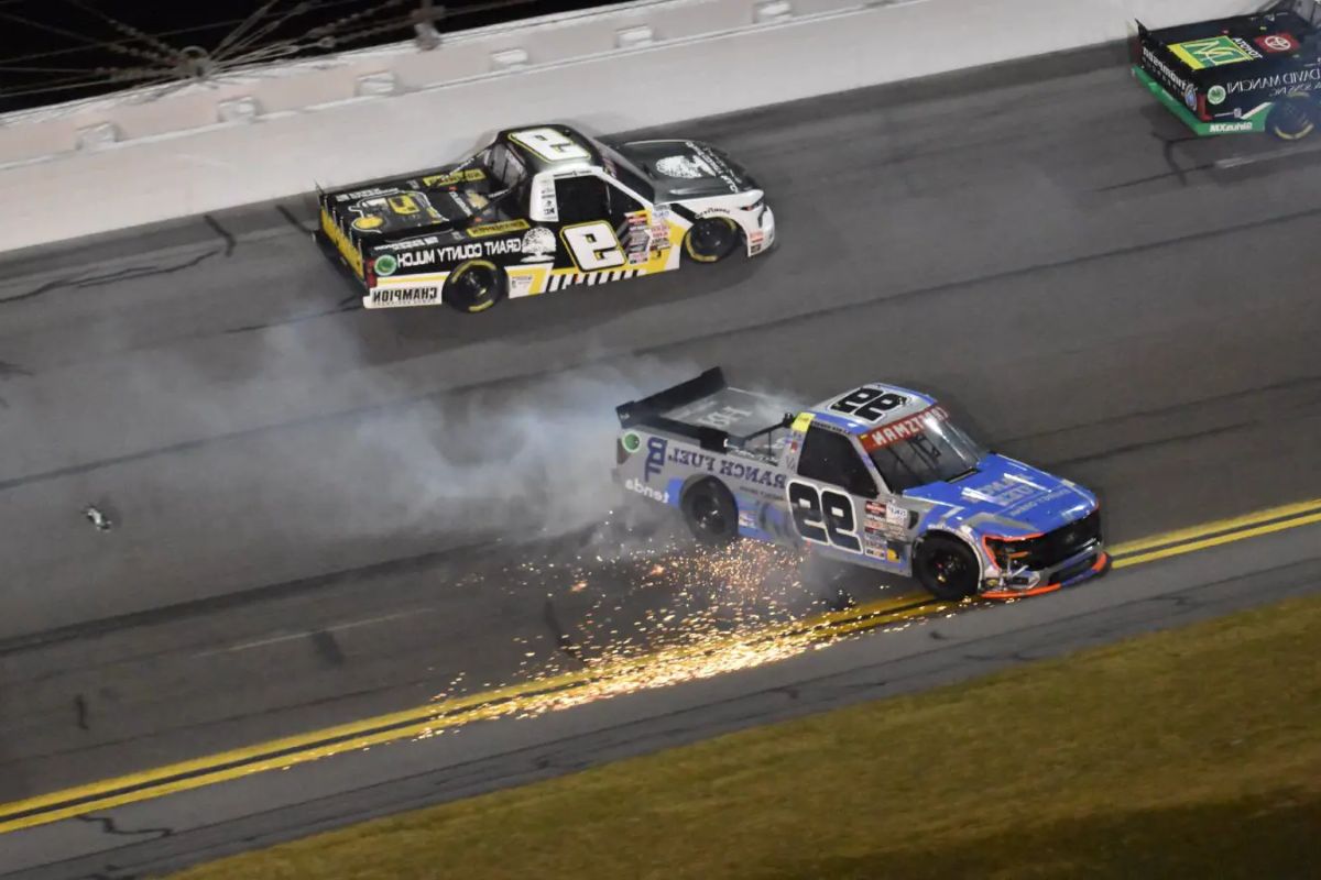 Daytona Truck Race Chaos