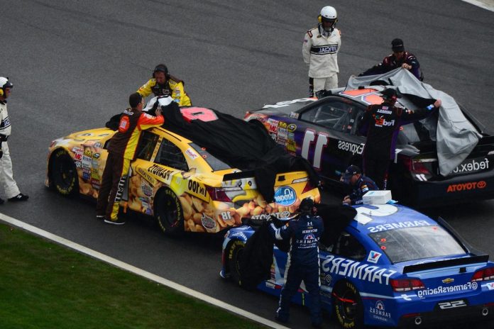 Downpour Delays Daytona 500 (1)