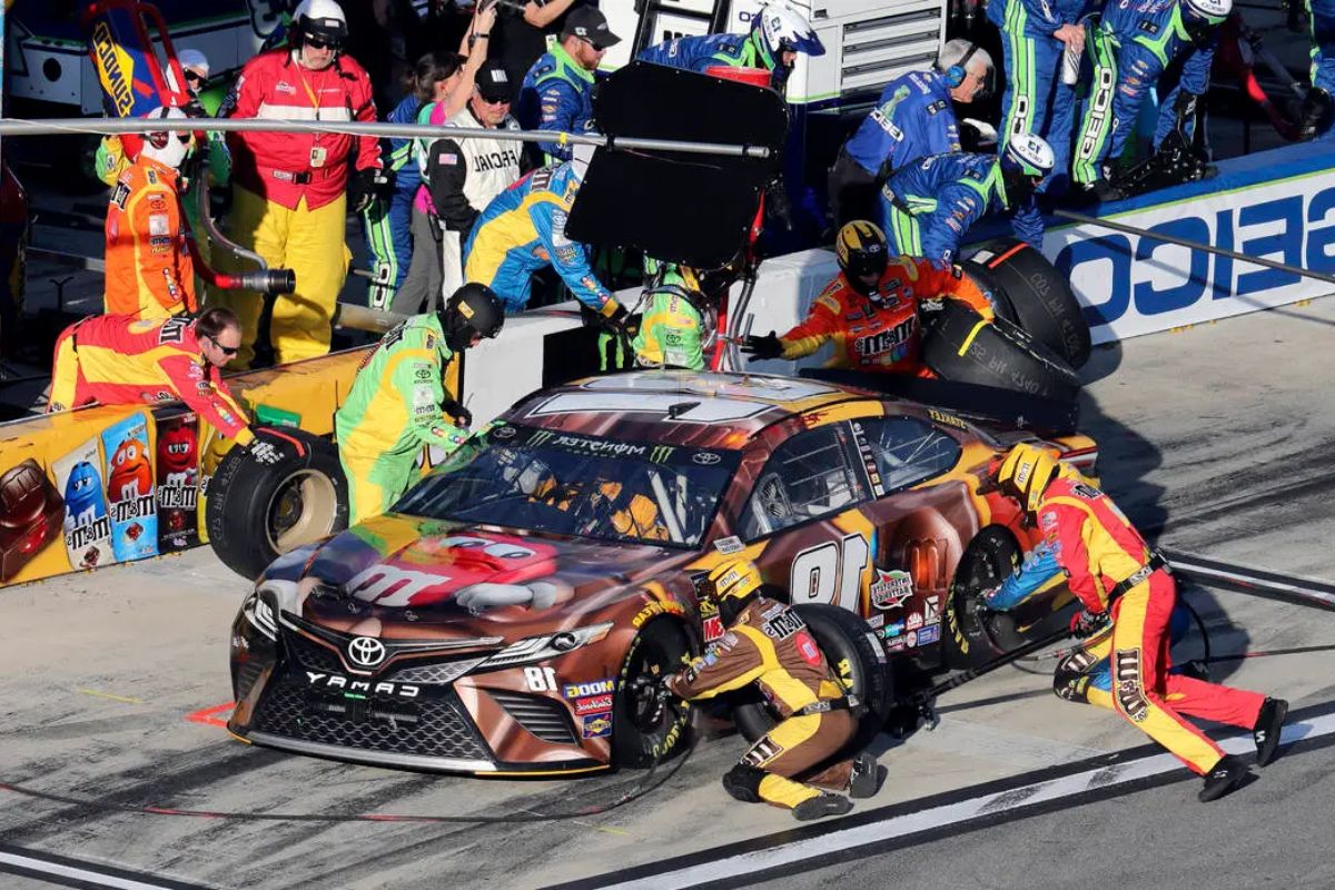 Downpour Delays Daytona 500 (4)