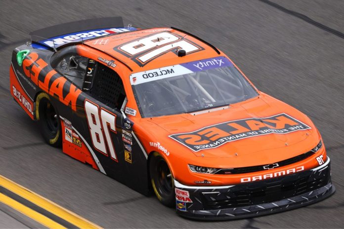 Kales Truck Supports BJ McLeod (1)