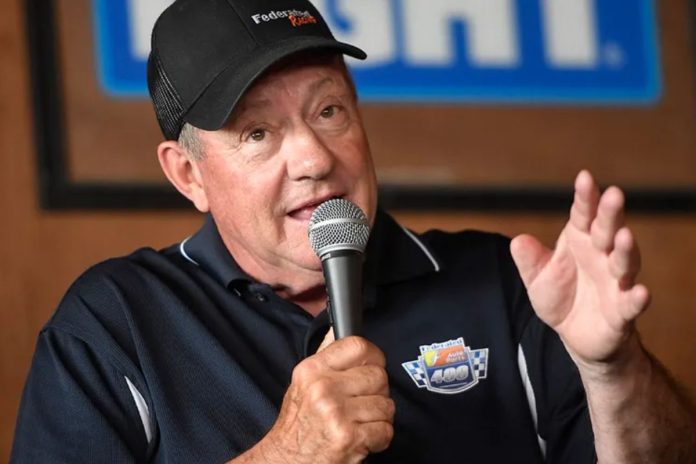 Ken Schrader and Kenny Wallace (3)