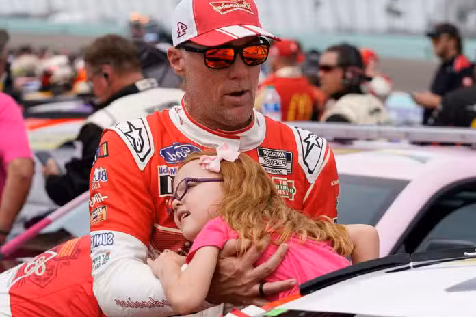 Kevin Harvick FOX Booth Debut (1)