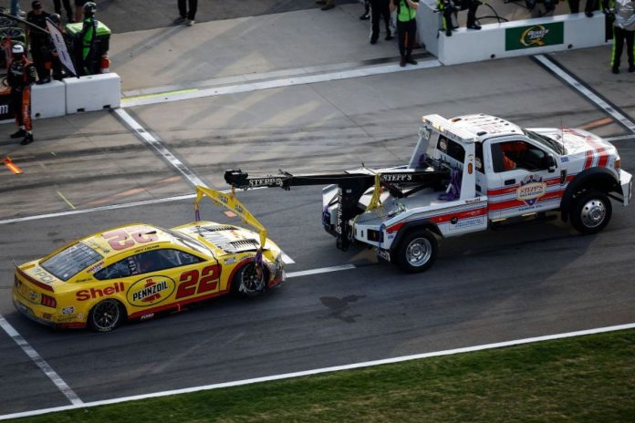 Late Stage Cautions at Atlanta (3)