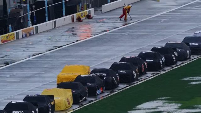 Longest Daytona 500 Rain Delay Ever (4)
