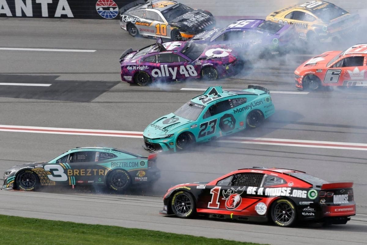 William Byron and Brad Keselowski's Terrifying Crash 1