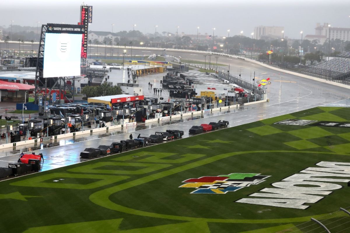 NASCAR Faces a TV Nightmare (2)
