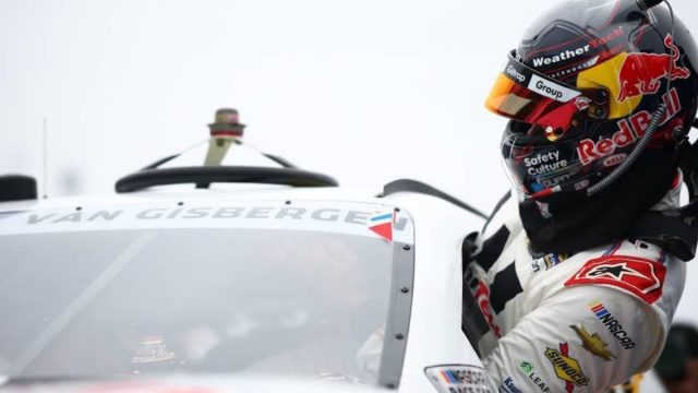 NASCAR Xfinity Opener Delayed (1)