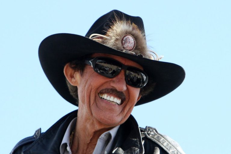 Richard Petty Disavows Endorsement, Becomes 7th Republican!
