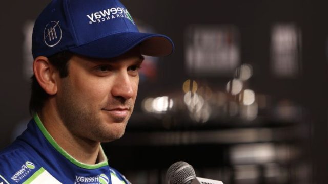 Suarez Keeps Fans Guessing (1)