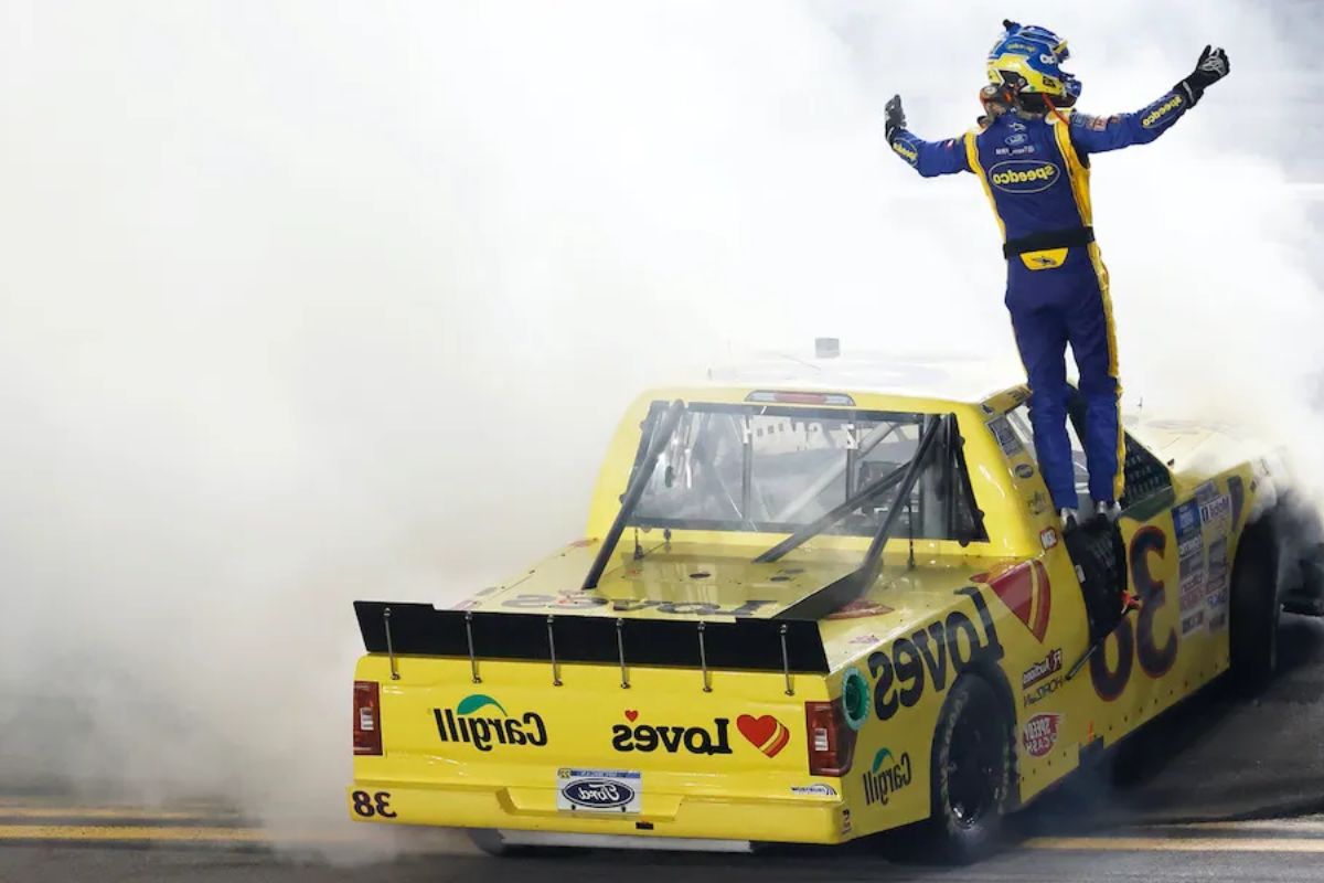 Thadd Moffitt Defends Matt Crafton (3)