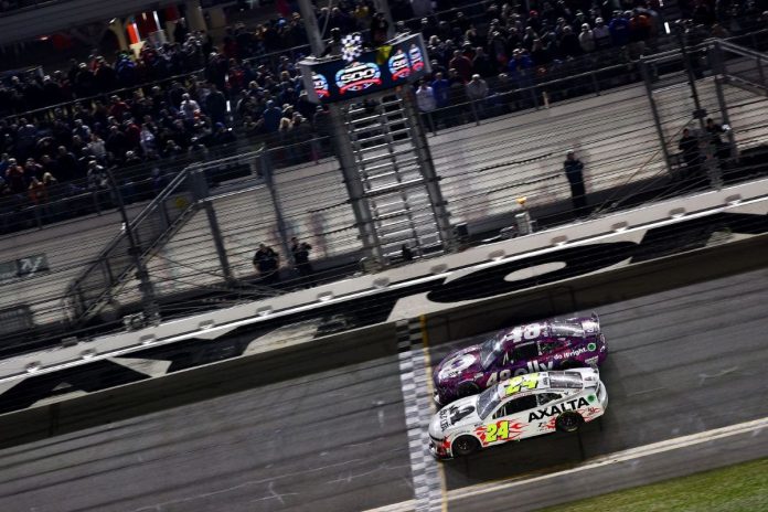 Top 5 Closest-Ever Finishes in NASCAR (4)