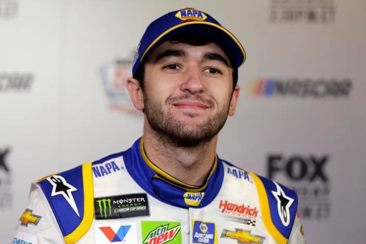 Chase Elliott Revives Dale Jr.'s Paint Scheme (2)