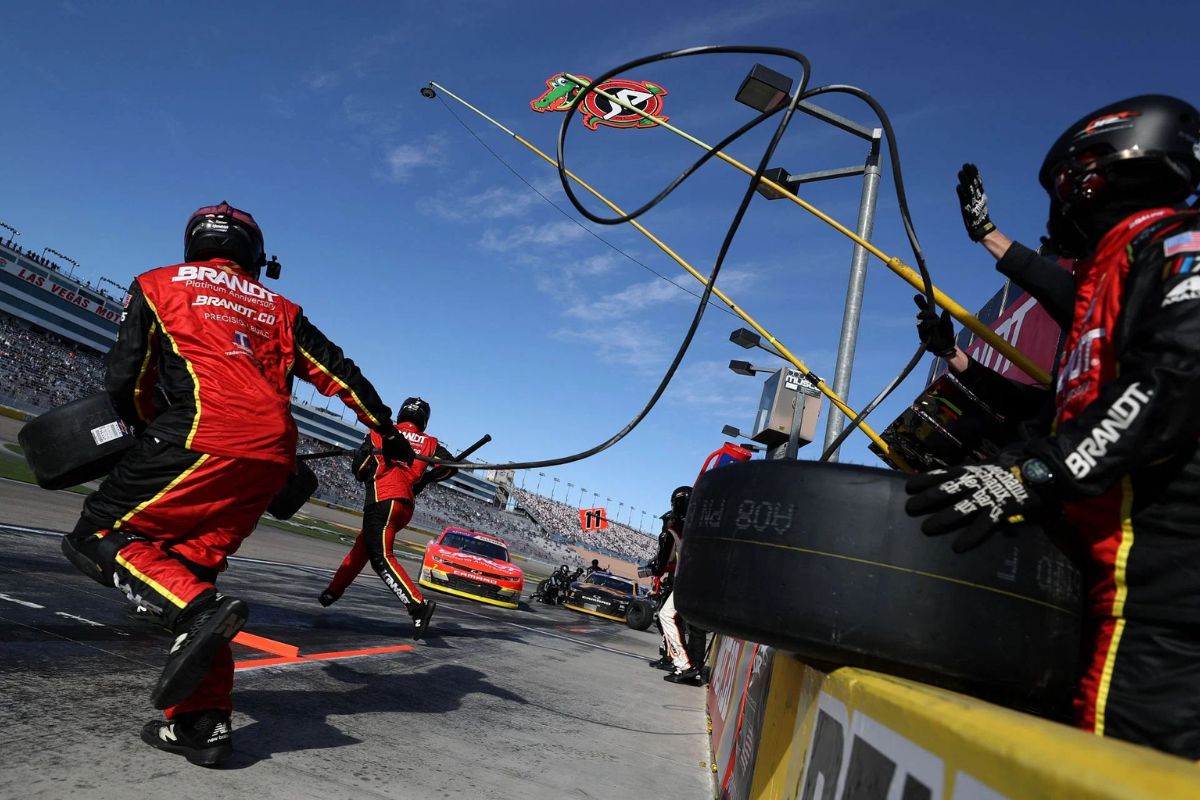 Decoding NASCAR's Pit Crew Mystery (1)
