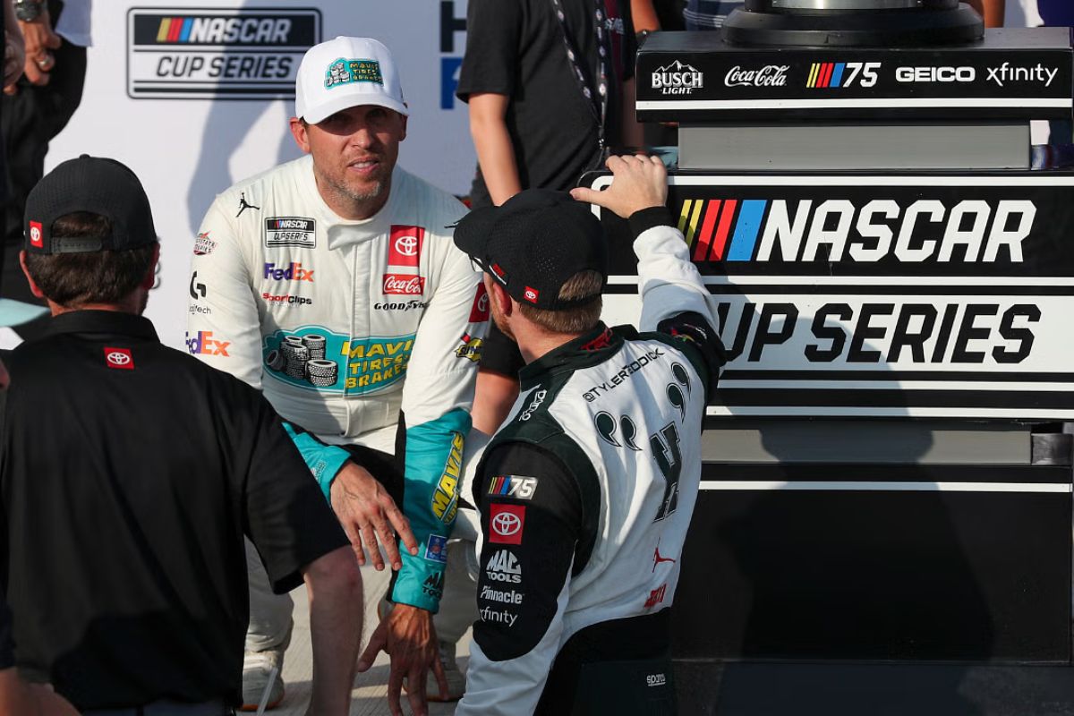 Denny Hamlin's Phoenix Blunder (2)