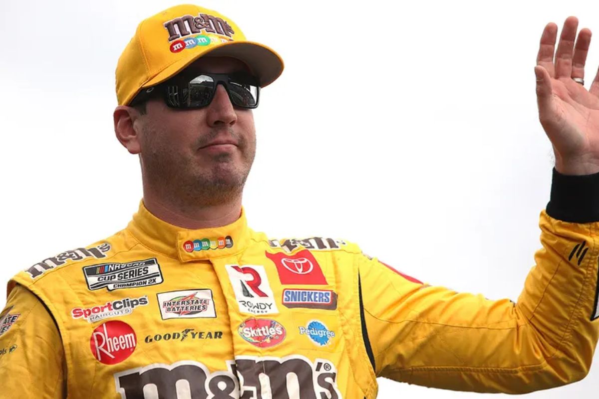 Kyle Busch SpeedyCash 250 Partnership (1)