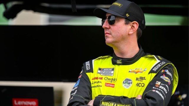 Kyle Busch SpeedyCash 250 Partnership (3)