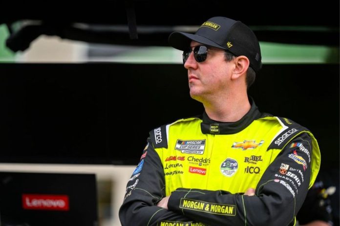 Kyle Busch SpeedyCash 250 Partnership (3)