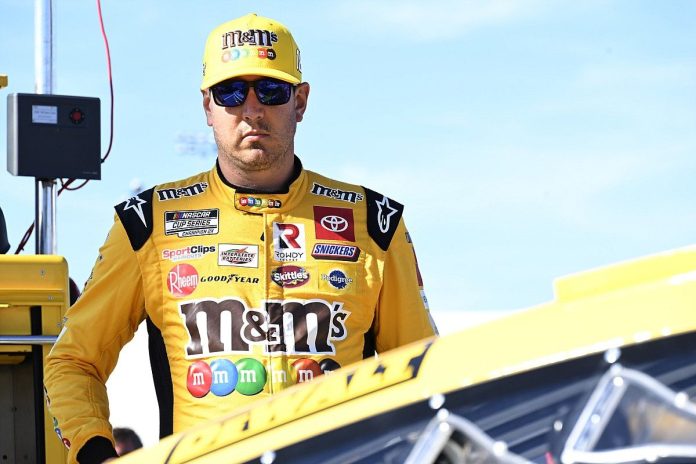 Kyle Busch's Pit Crew Frustration (1)