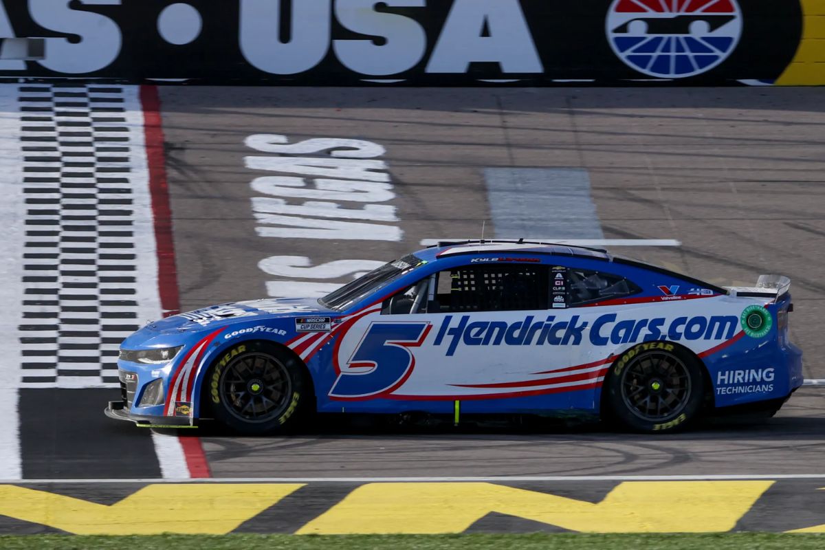 Kyle Larson Dominates Vegas Again (1)