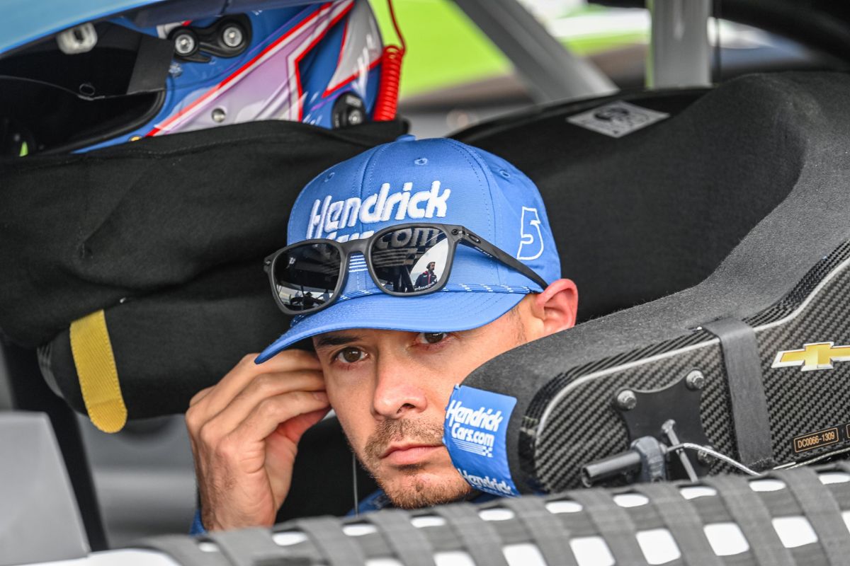 Kyle Larson Dominates Vegas Again (2)