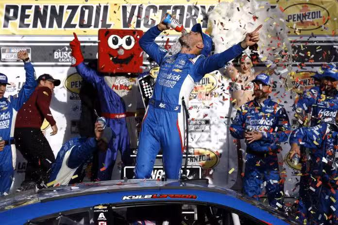 Kyle Larson Dominates Vegas Again (3)