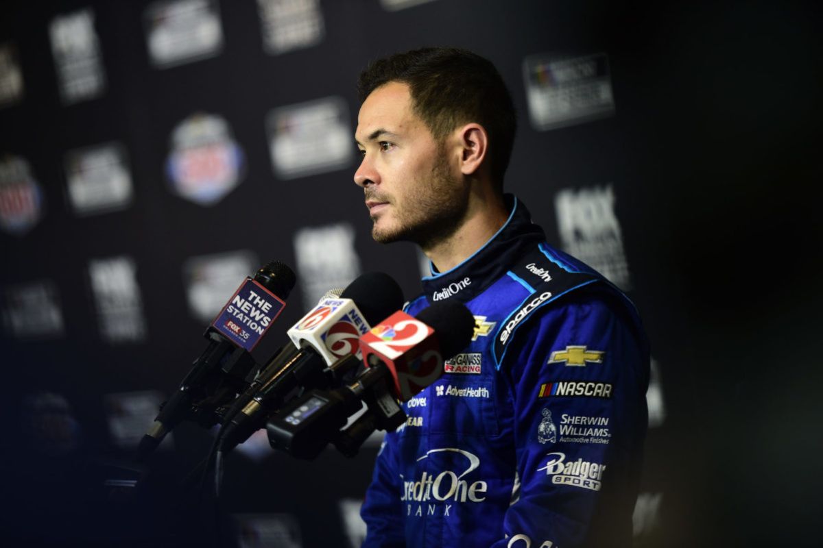 Kyle Larson Vs Kyle Busch (1)