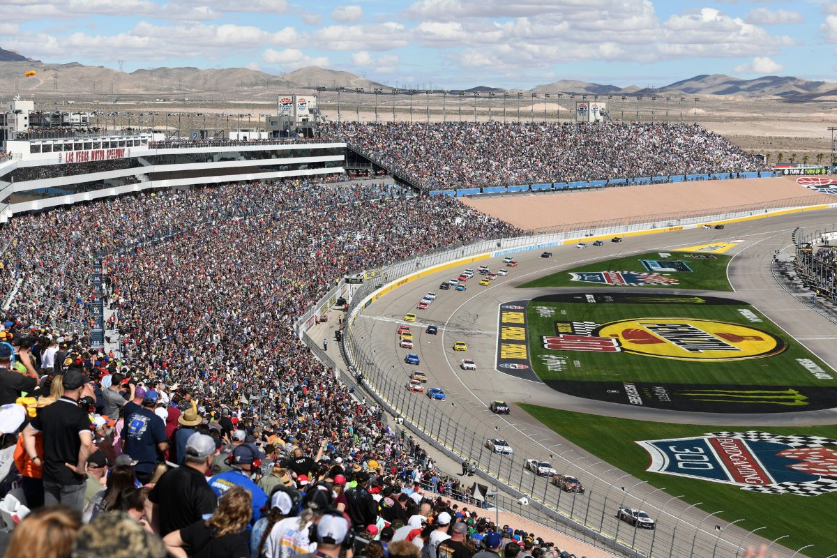 Kyle Larson's Bold Las Vegas Prediction (1)