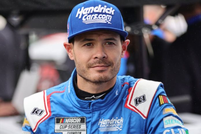 Kyle Larson's Game-Changing Move (1)