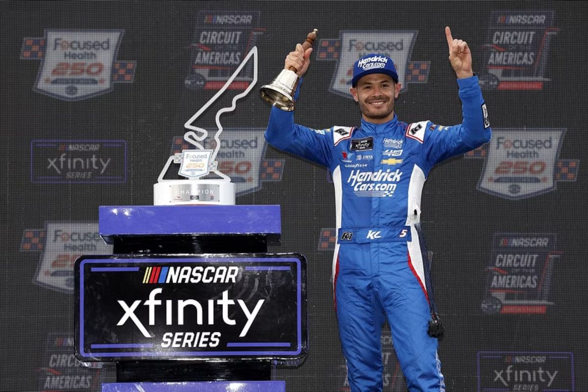 Kyle Larson's Game-Changing Move (2)