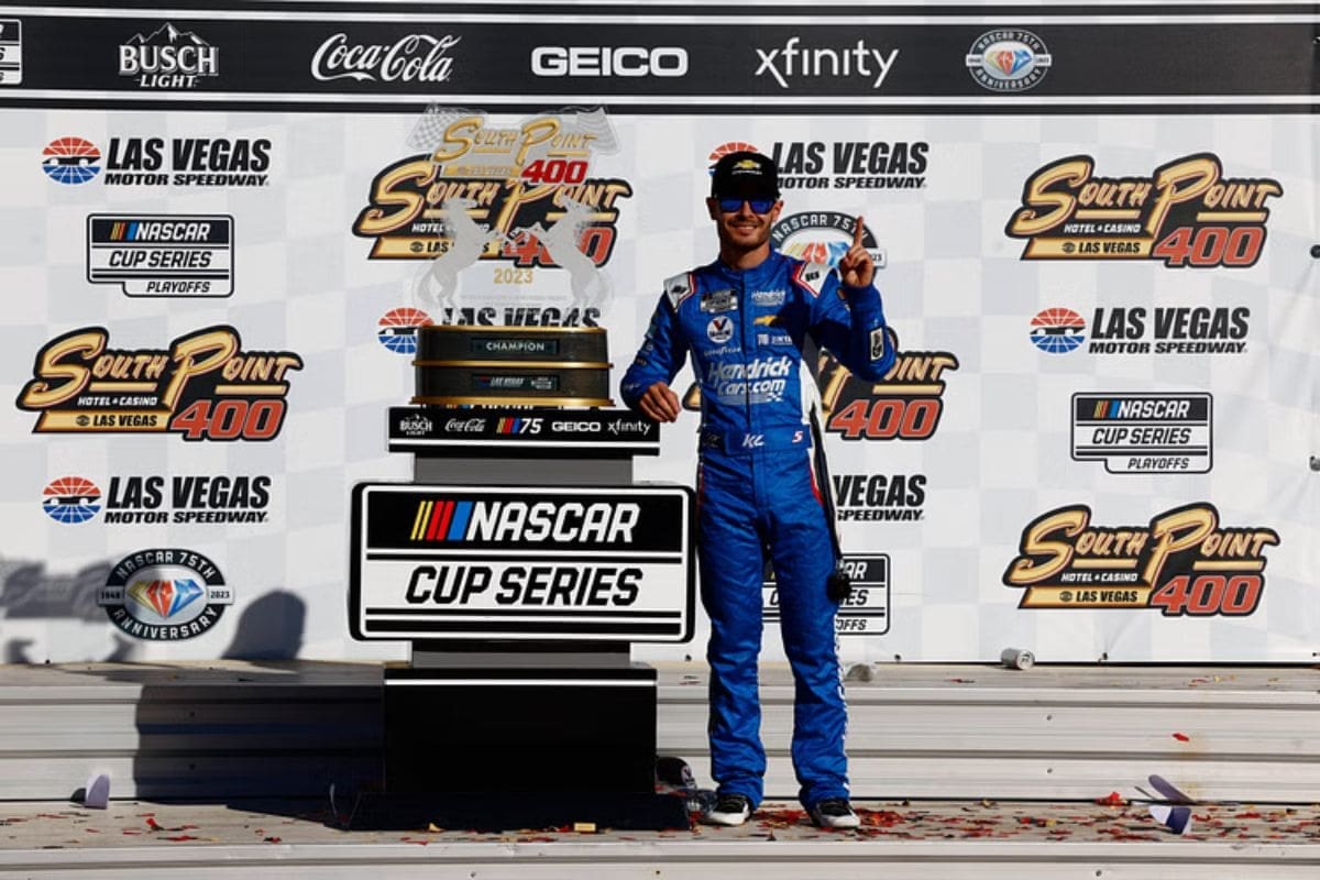 NASCAR Las Vegas Throwback Larson's Epic Win Ignites Racing Frenzy!"