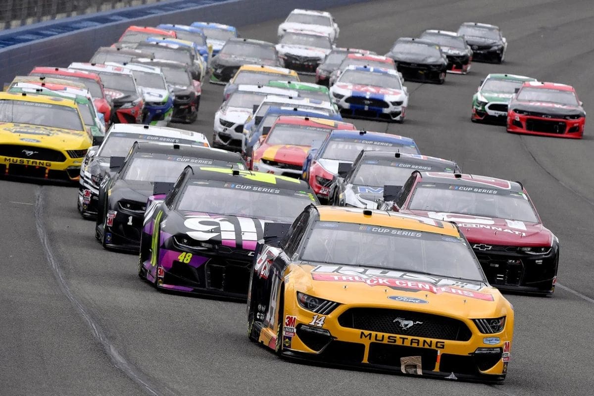 NASCAR and IMSA Face Off (1)