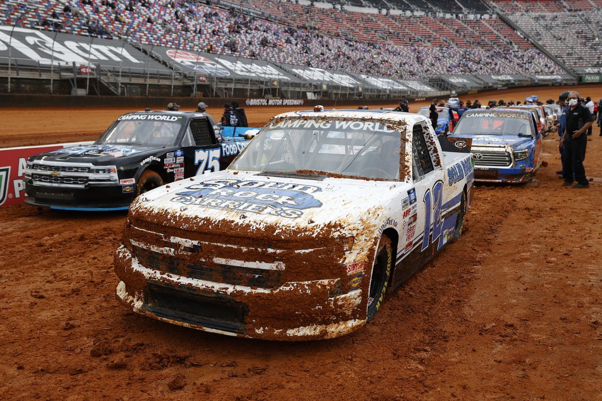 NASCAR's Bristol Dirt Formula Faces Backlash (1)