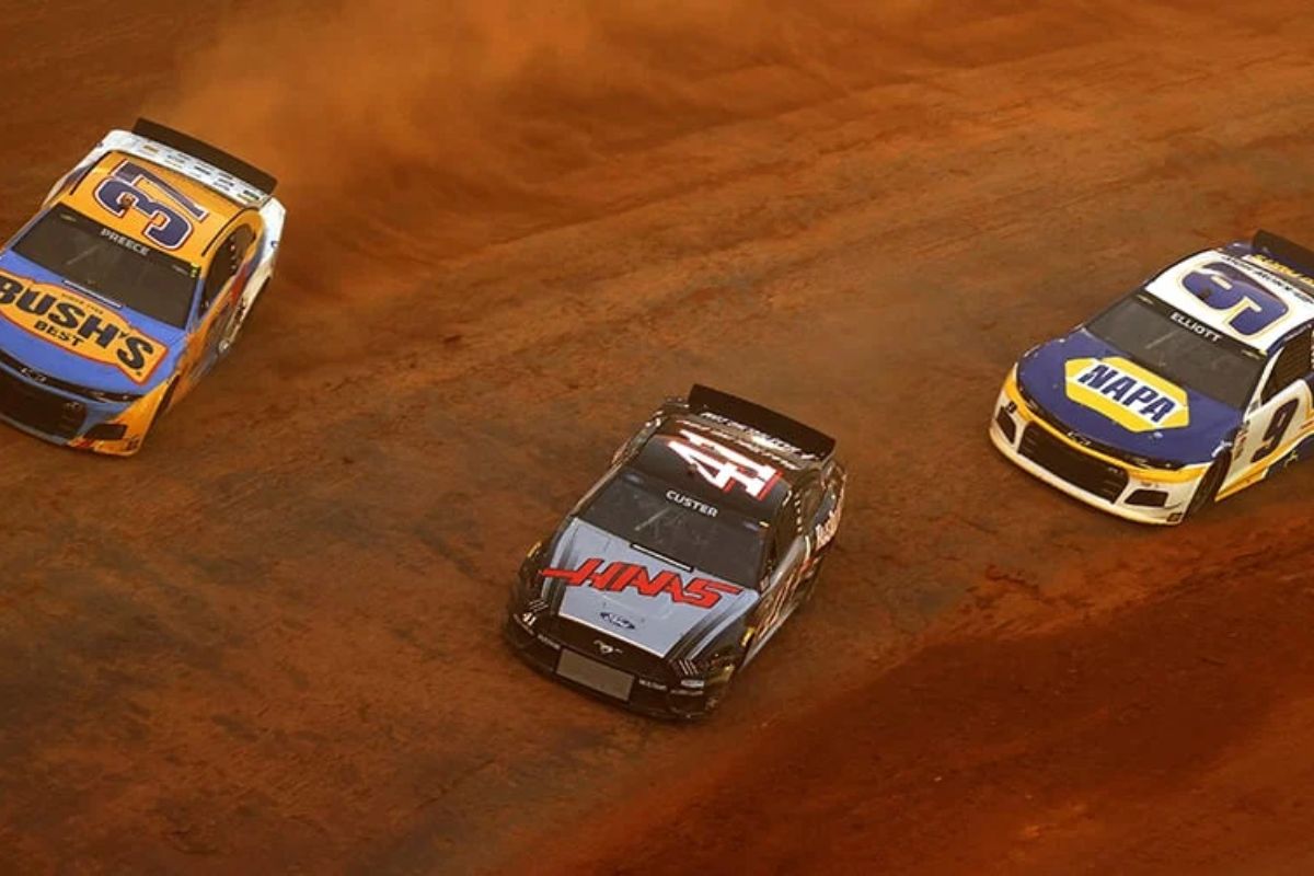 NASCAR's Bristol Dirt Formula Faces Backlash (2)