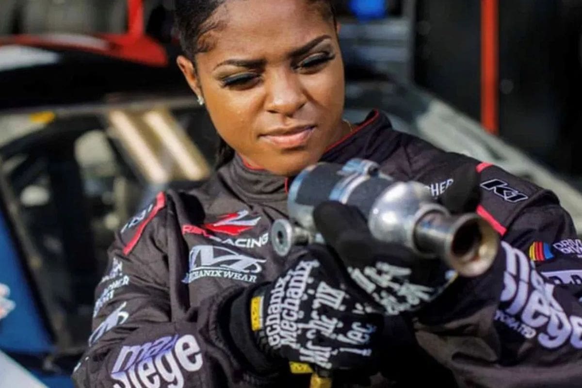 NASCAR's First Black Female Pit Crew Member (1)