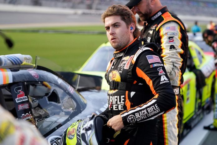 Nascar Driver Enters Race With Negative Points (1)