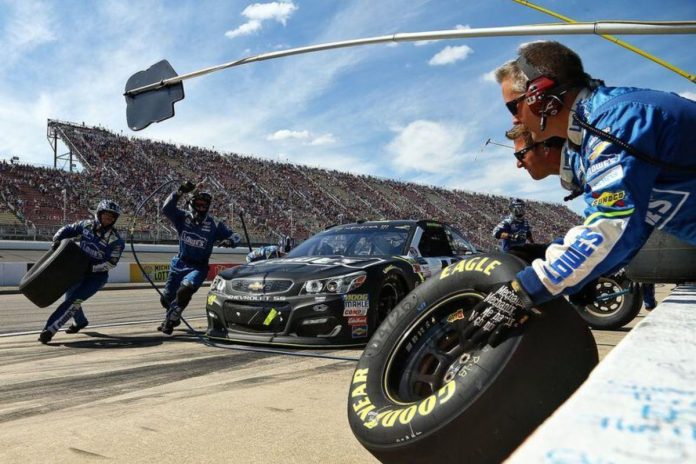 Why NASCAR Drivers Choose Flat Tires (1)