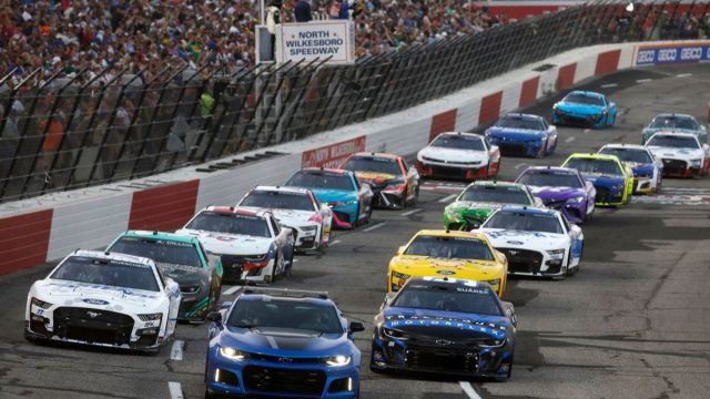 NASCAR Drivers' Car Control Tactics (3)