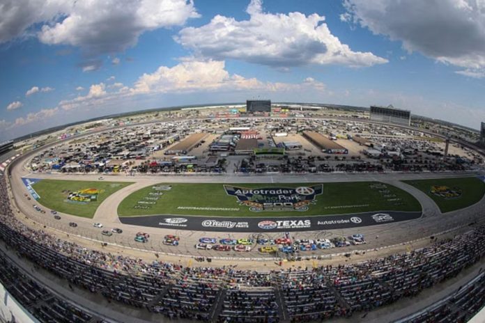 AutoTrader EchoPark Automotive 400 Qualifying (2)
