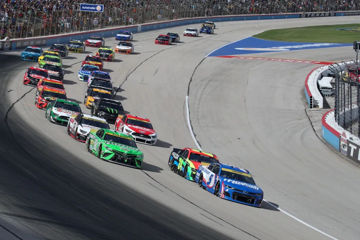 AutoTrader EchoPark Automotive 400 Qualifying (3)